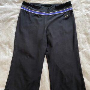 Nike - Woman's Cropped Pant